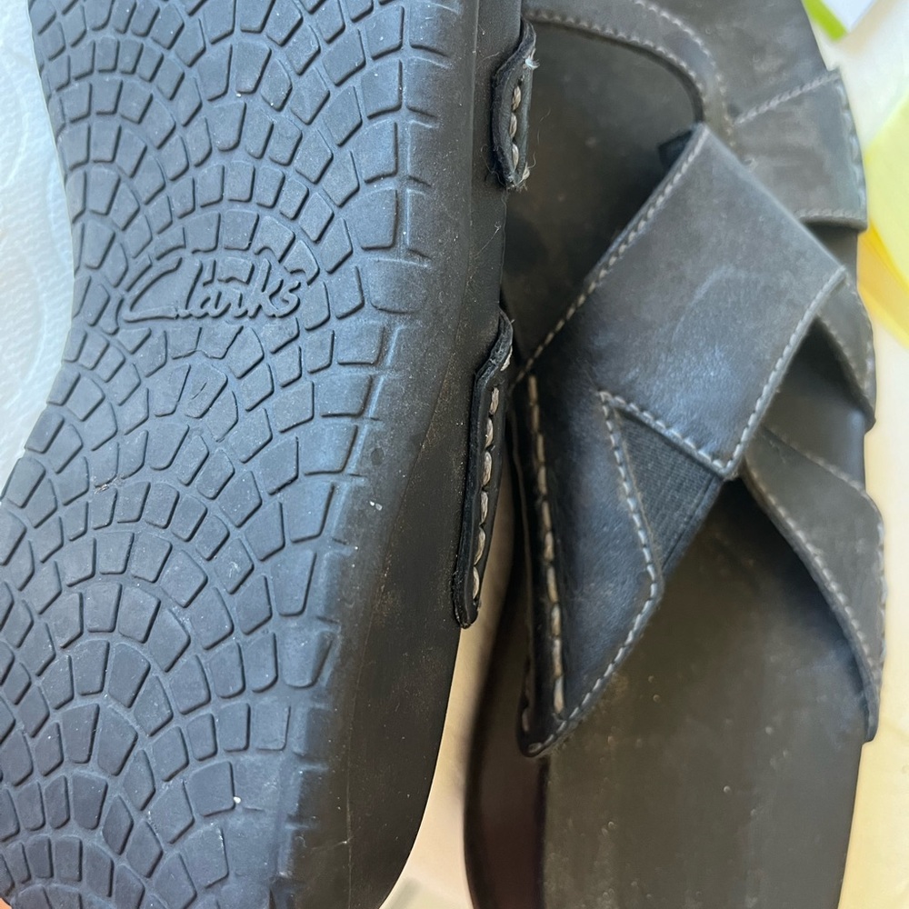 Clark’s women’s black sandals size 6.5. Worn 1-2 times
